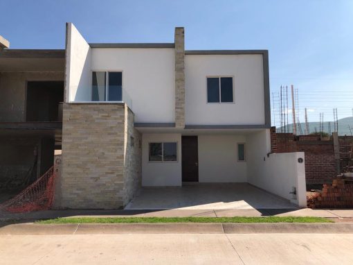 CASA EN FRACCIONAMIENTO SIERRA NOGAL (SUR)