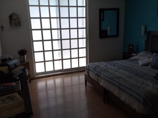 CASA EN AV. AMERICAS COL. ANDRADE (SUR)