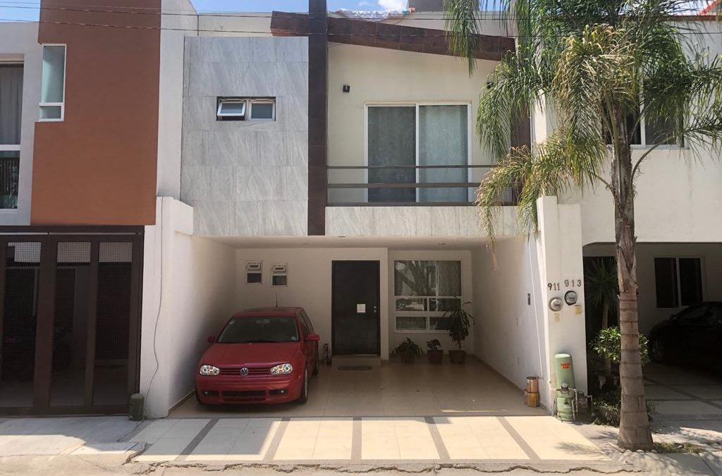 CASA EN FRACCIONAMIENTO COYOACAN (SUR)