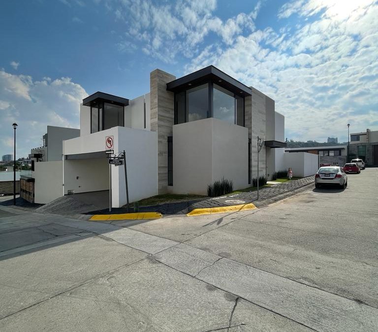 CASA NUEVA FRENTE A ÁREA VERDE EN JARDINES DEL CAMPESTRE