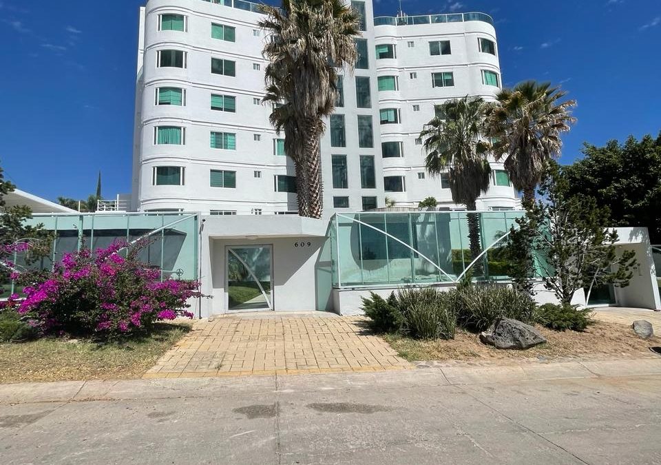 SE RENTA DEPARTAMENTO EN GRAN JARDÍN AMUEBLADO