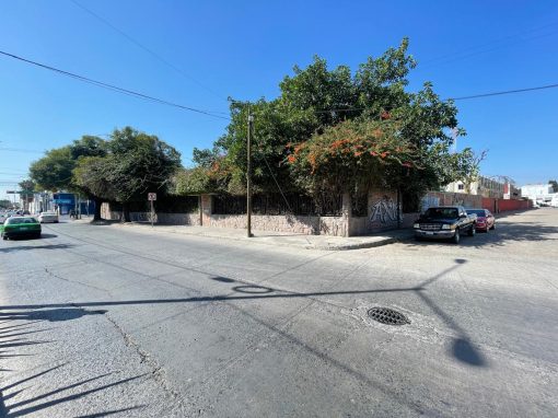 SE RENTA TERRENO EN ESQUINA DE VENUSTIANO CARRANZA Y TORRES LANDA